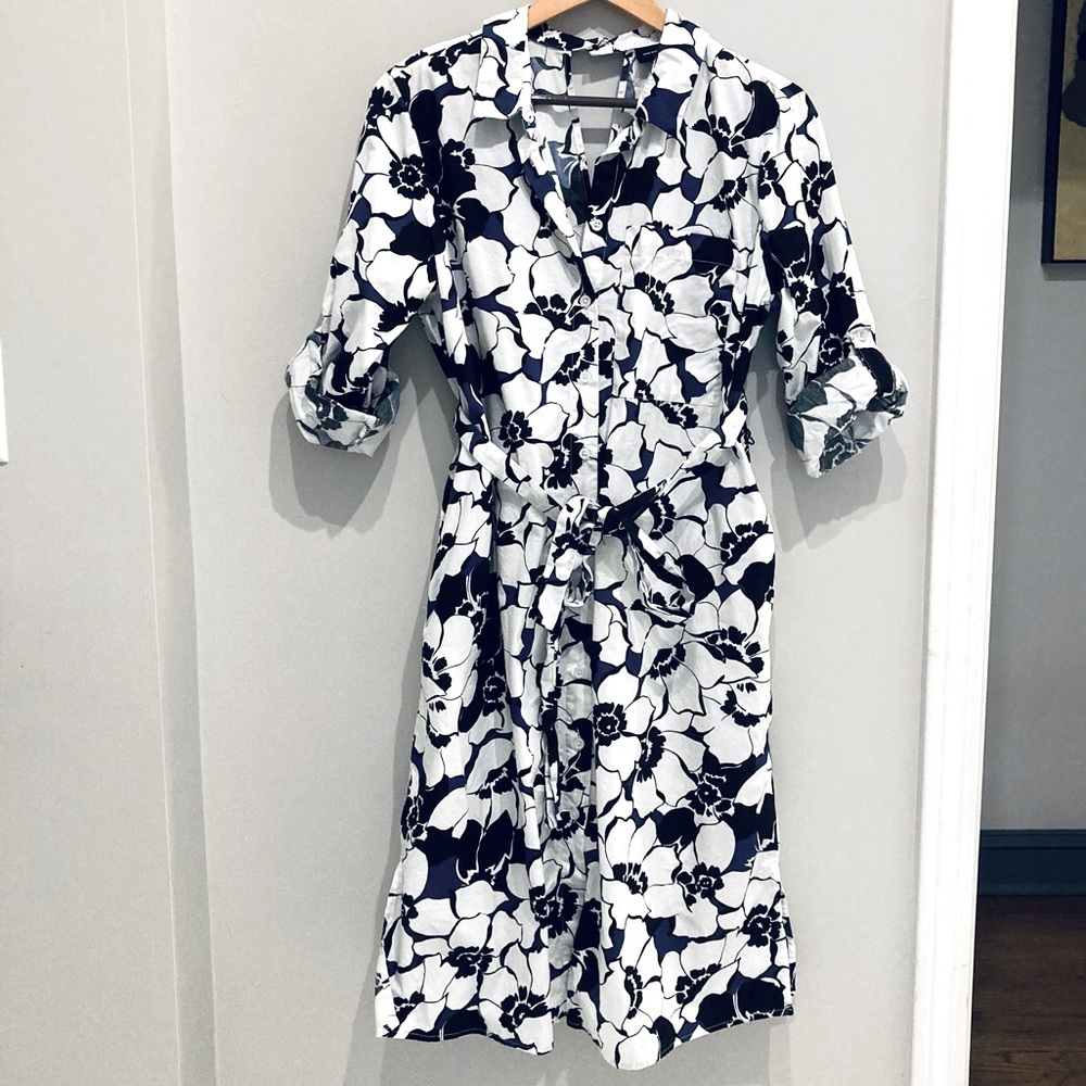 NWOT Floral button down dress with 💙pockets💙